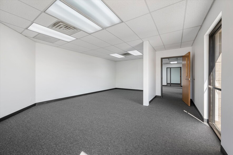 More Photos Of 1175 Post & Paddock Rd, Grand Prairie Office For Lease