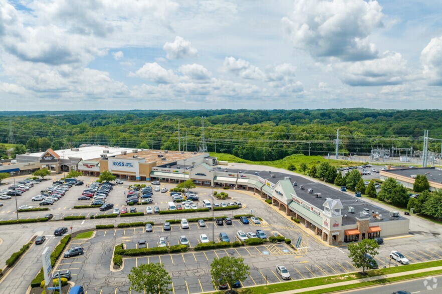 More Photos Of 14200-14270 Smoketown Rd, Woodbridge Storefront For Lease