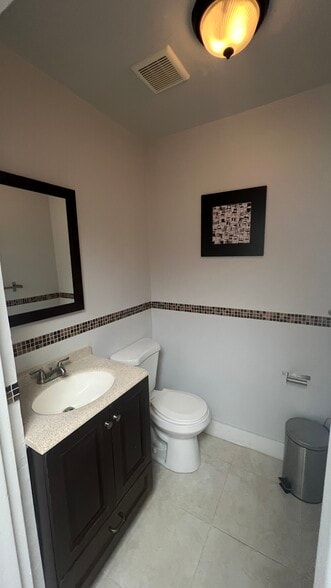 More Photos Of 8283 NW 64th St, Miami Light Distribution For Lease