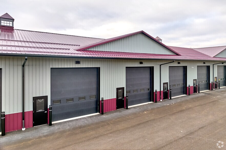 More Photos Of 10 Regency Oaks Blvd, Rochester Warehouse For Lease