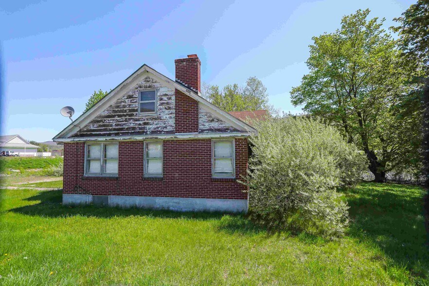 More Photos Of 1499 S State St, North Adams Distribution For Sale