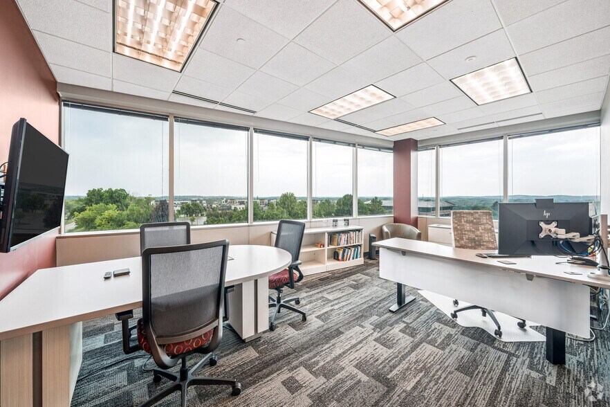 More Photos Of N16W23217 Stone Ridge Dr, Waukesha Office For Sale