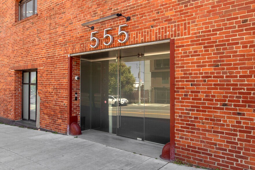 More Photos Of 555 19th St, San Francisco Loft Creative Space For Lease
