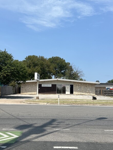 Primary Photo Of 5608 Manor Rd, Austin Storefront Retail Office For Sale