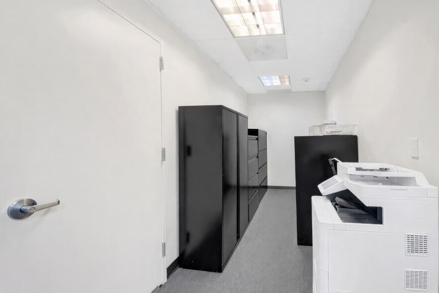 More Photos Of 2001 Central Park Ave, Yonkers Office For Sale