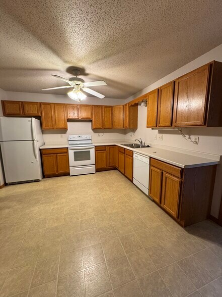 More Photos Of 112 Pleasant St NE, Preston Apartments For Sale