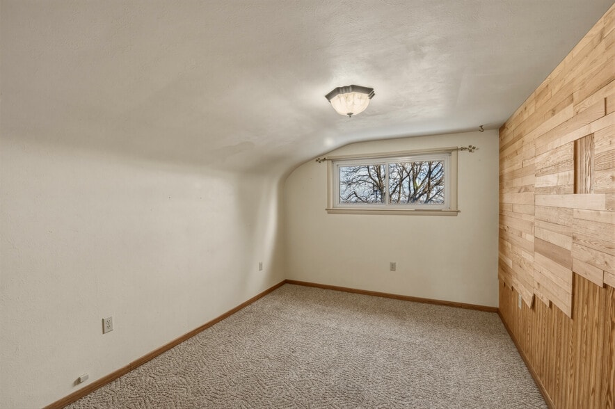 More Photos Of 3450 Mid Valley Dr, De Pere Flex For Sale