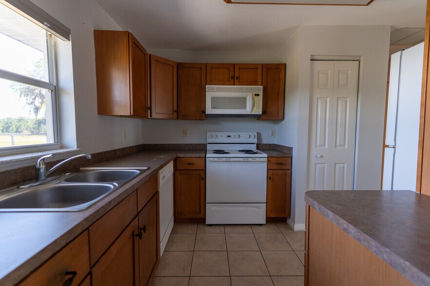 More Photos Of 12219 SW 26th St, Ocala Horse Stables For Sale