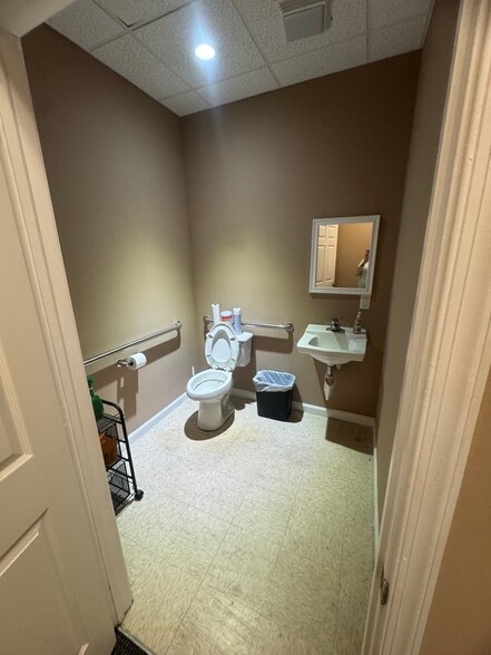 More Photos Of 1410 Park Ln S, Jupiter Warehouse For Lease
