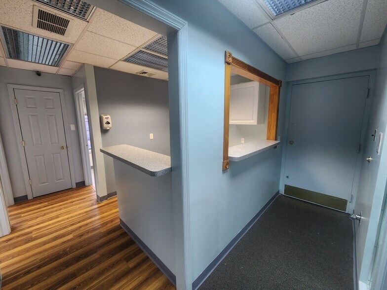 More Photos Of 304 Federal Rd, Brookfield Office For Lease