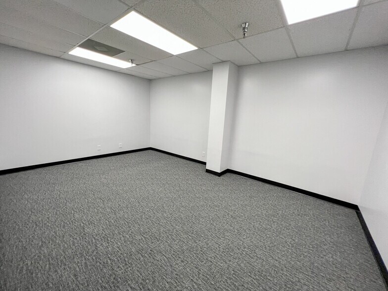 More Photos Of 108 Commercial Cir, Conroe Office Residential For Lease