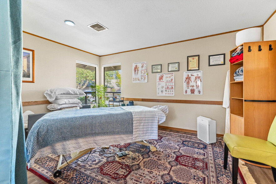 More Photos Of 1700 Cooper Point Rd SW, Olympia Office For Sale