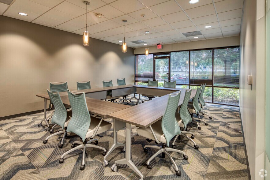 More Photos Of 5402-5460 Beaumont Center Blvd, Tampa Unknown For Lease