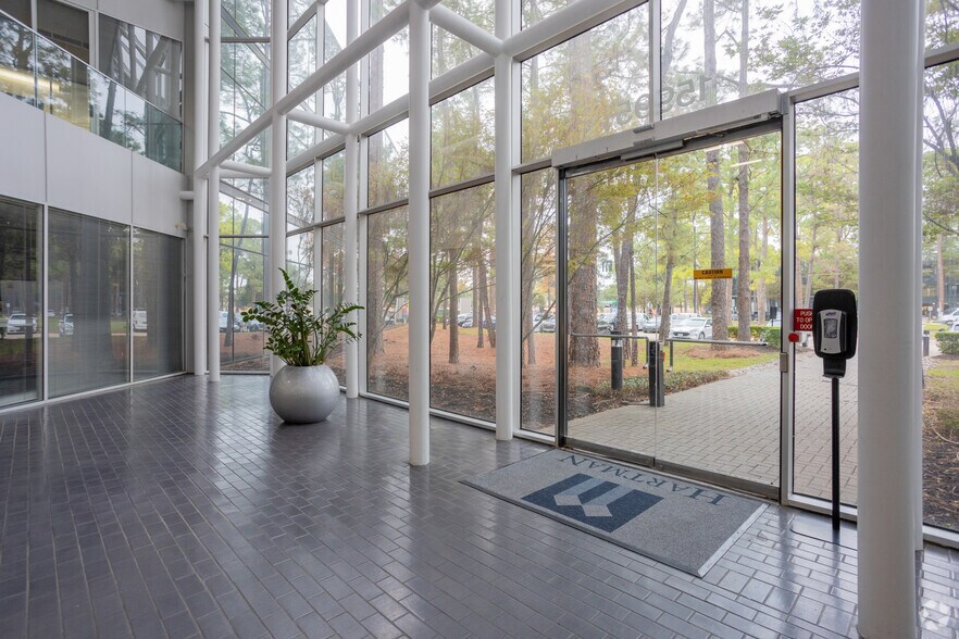 More Photos Of 15995 N Barkers Landing Rd, Houston Office For Lease