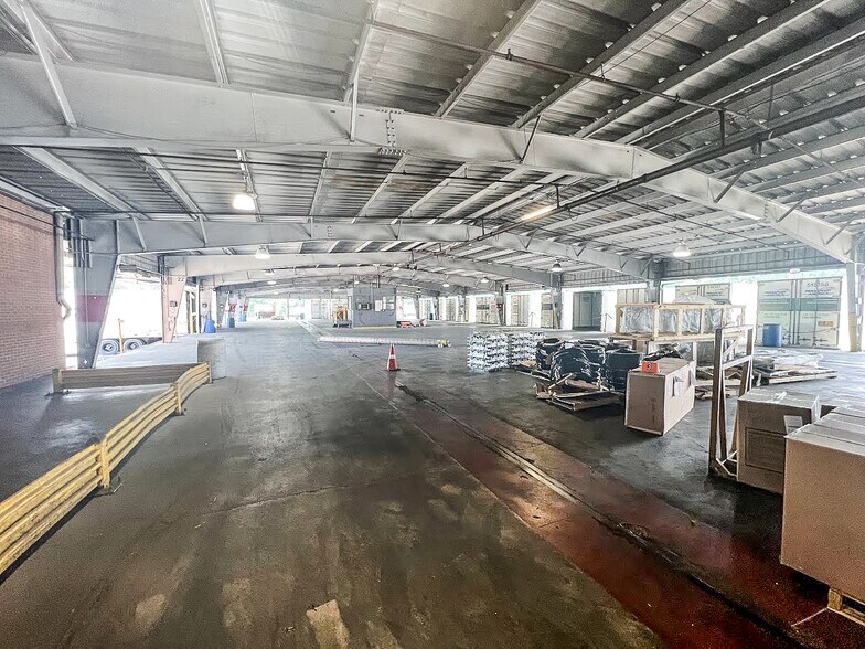 More Photos Of 1690 Floyd Bradford Rd, Trussville Truck Terminal For Lease