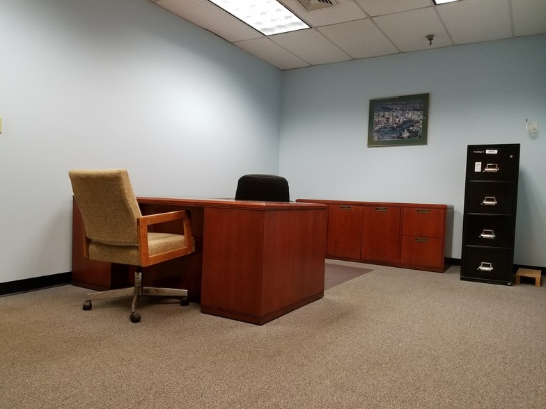 More Photos Of 400 Chapel Rd, South Windsor Light Manufacturing For Sale
