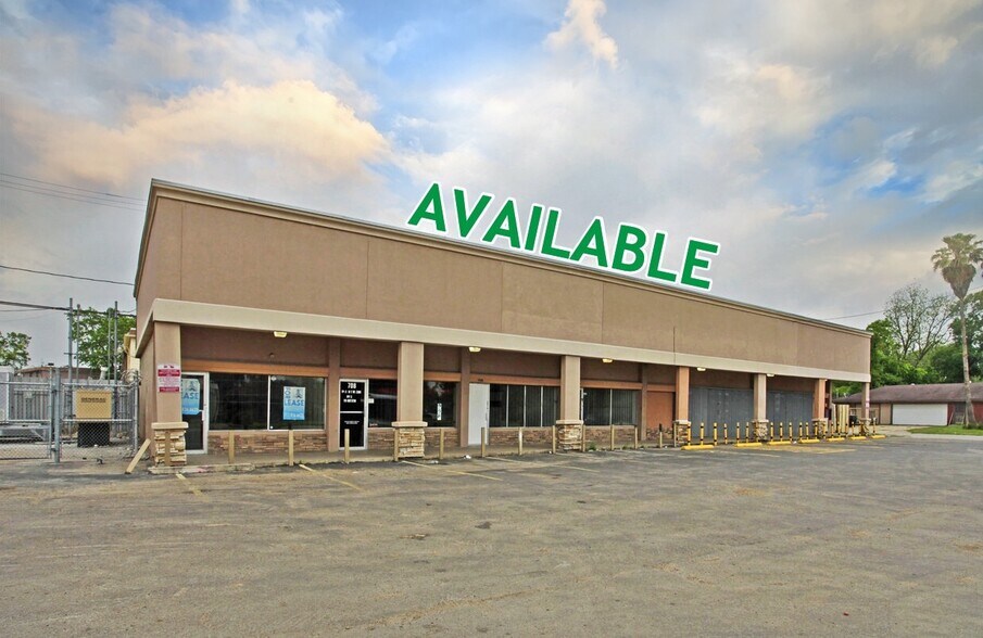 More Photos Of 702-710 Glenburnie Dr, Houston Freestanding For Lease