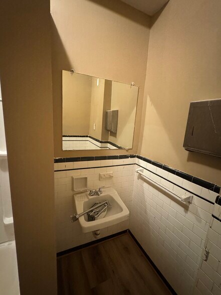 More Photos Of 2449 Shirley Ave, Baltimore Flex For Sale