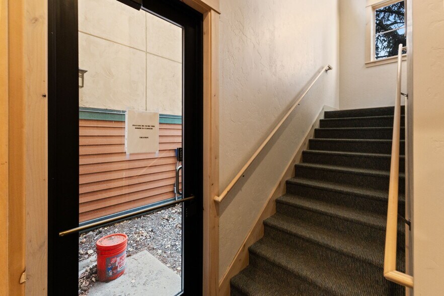More Photos Of 1940 W Dickerson St, Bozeman Office For Lease
