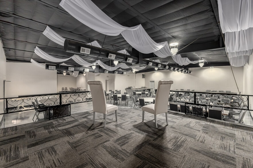 More Photos Of 2533 N 16th St, Phoenix Showroom For Sale