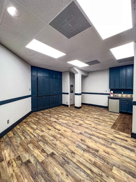 More Photos Of 1685 E Washington Ave, Navasota Office For Lease