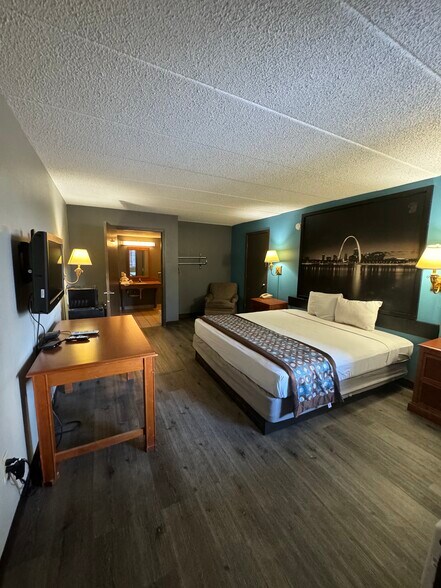 More Photos Of 1100 Lumiere Place Blvd, Saint Louis Hotel For Sale