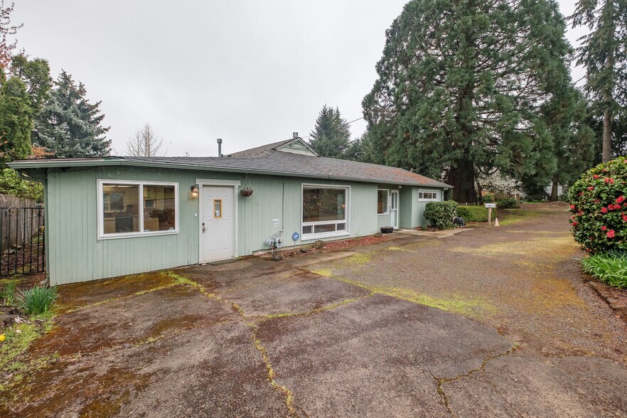 More Photos Of 5198 Skyline Rd S, Salem Multifamily For Sale