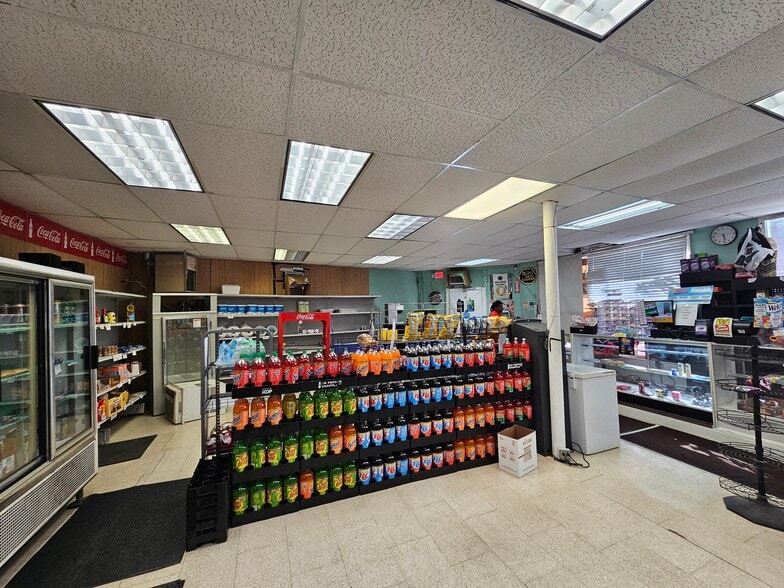 More Photos Of 5700 Highland Ave, Cincinnati Storefront Retail Residential For Sale