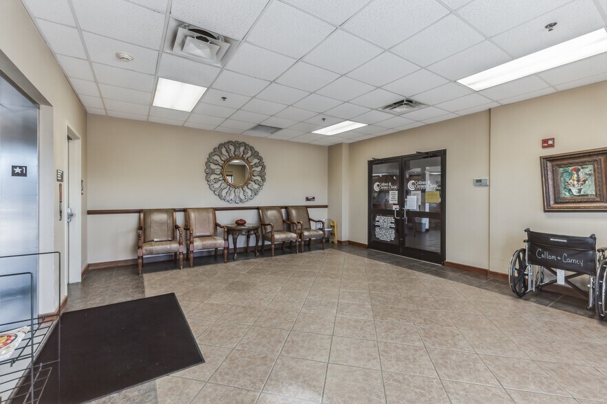 More Photos Of 1902 Moores Ln, Texarkana Medical For Lease