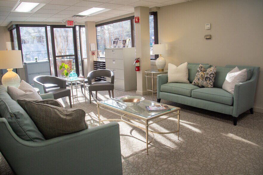 More Photos Of 1600 E Franklin St, Chapel Hill Medical For Sale