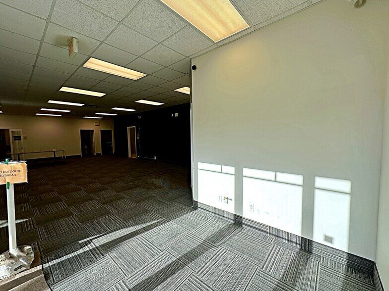 More Photos Of 195 Mackay Cres, Fort McMurray Warehouse For Sale