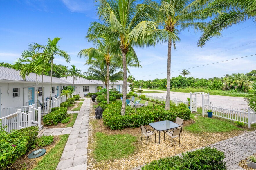 More Photos Of 2502 Tamarind Dr, Hutchinson Island Hotel For Sale