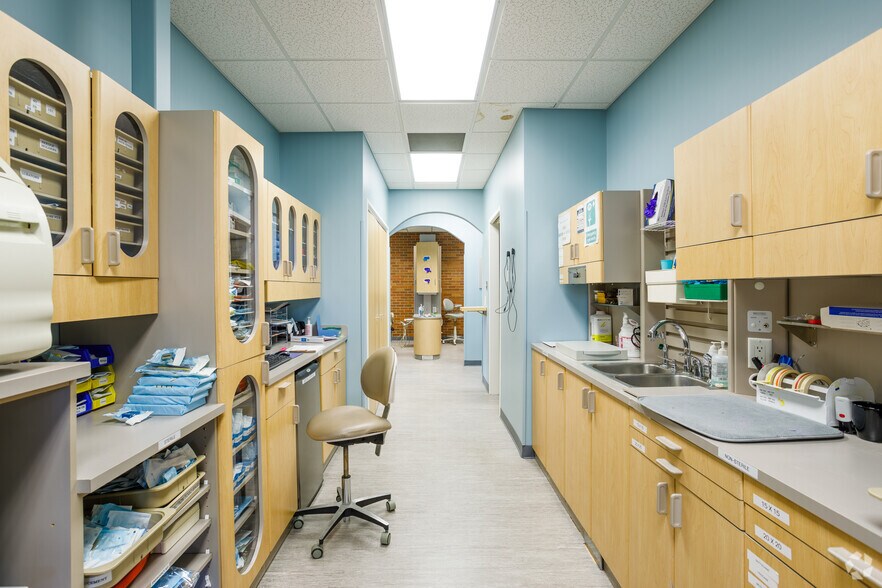 More Photos Of 1550-1570 Kingsway Ct, Trenton Medical For Sale