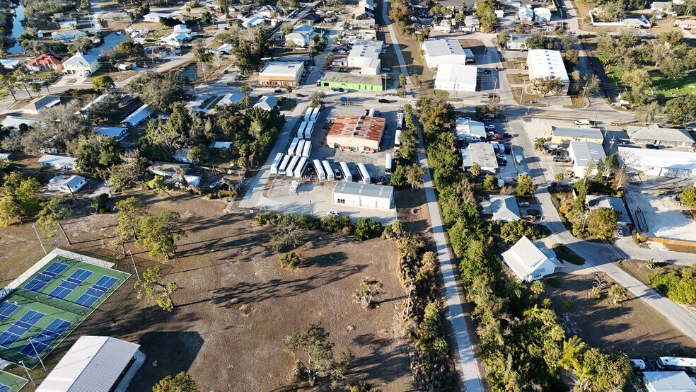 More Photos Of 608 Central Ave, Nokomis Warehouse For Lease