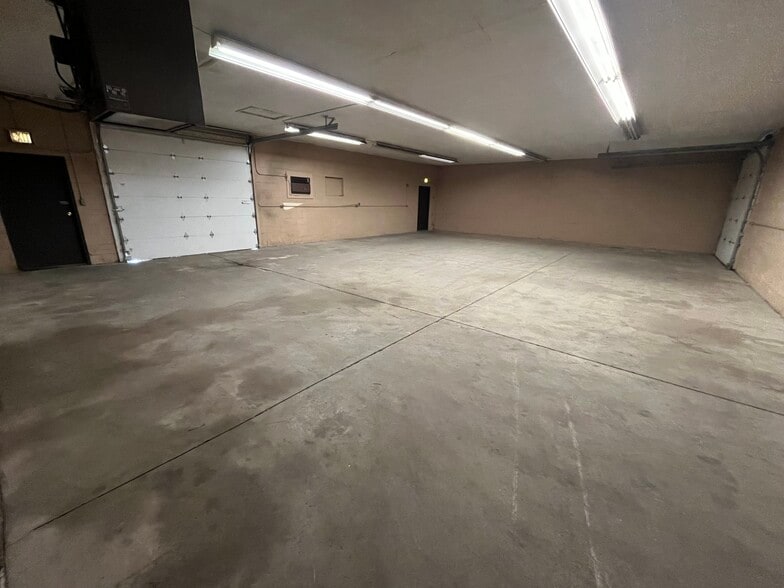 More Photos Of 3 Baker St, Norwalk Warehouse For Sale