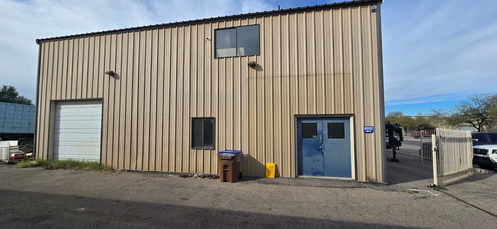 More Photos Of 3208 E District St, Tucson Warehouse For Lease