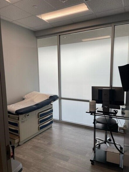 More Photos Of 25282 NW Fwy, Cypress Office For Lease