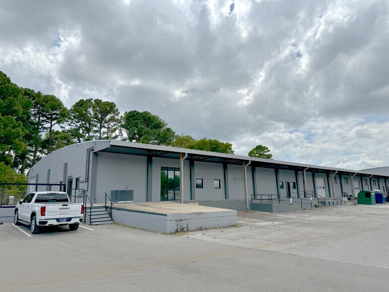 More Photos Of 423 Westover Dr, Columbia Industrial For Lease