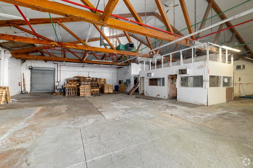 More Photos Of 67 W Queen Ln, Philadelphia Warehouse For Lease
