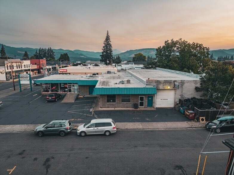 More Photos Of 1203 12th St, Hood River Showroom For Sale