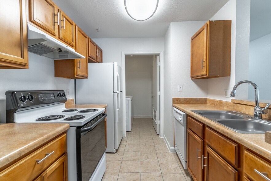 More Photos Of 450 Fontana Cir, Oviedo Apartments For Lease