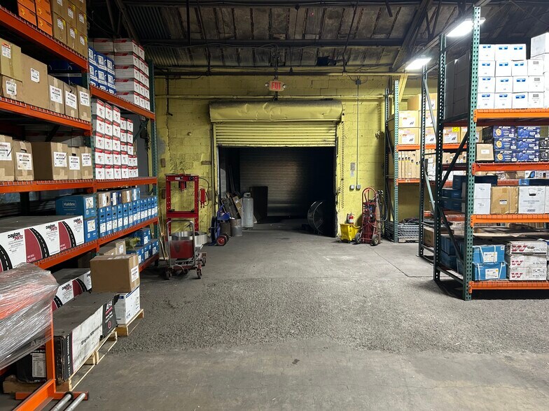 More Photos Of 437-441 Adams St, Newark Warehouse For Lease