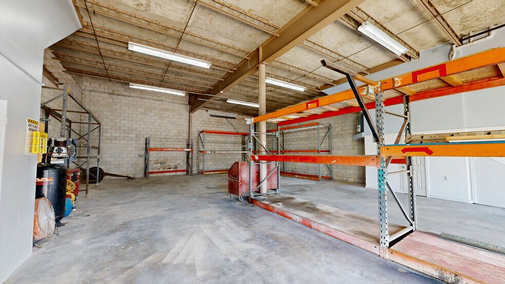 More Photos Of 816 Gulick Ave, Honolulu Warehouse For Lease
