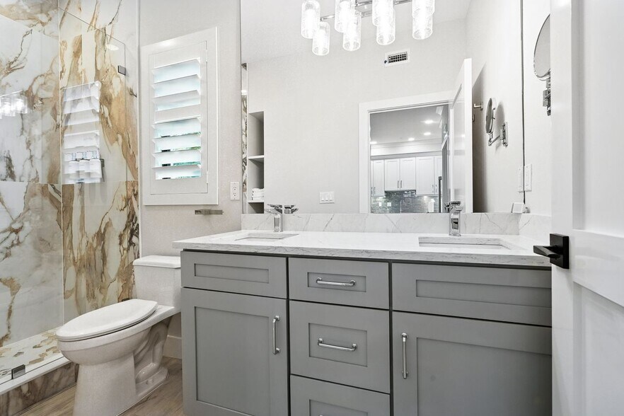 More Photos Of 1234 15th St, Sarasota Specialty For Sale