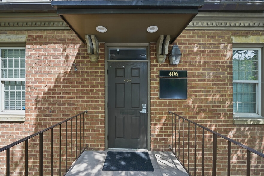 More Photos Of 9724 Kingston Pike, Knoxville Loft Creative Space For Sale