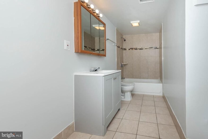 More Photos Of 1911 W Baltimore St, Baltimore Apartments For Sale