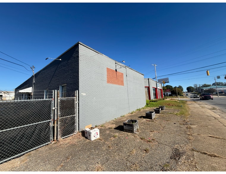 More Photos Of 1510 2nd Ave, Opelika Flex For Lease