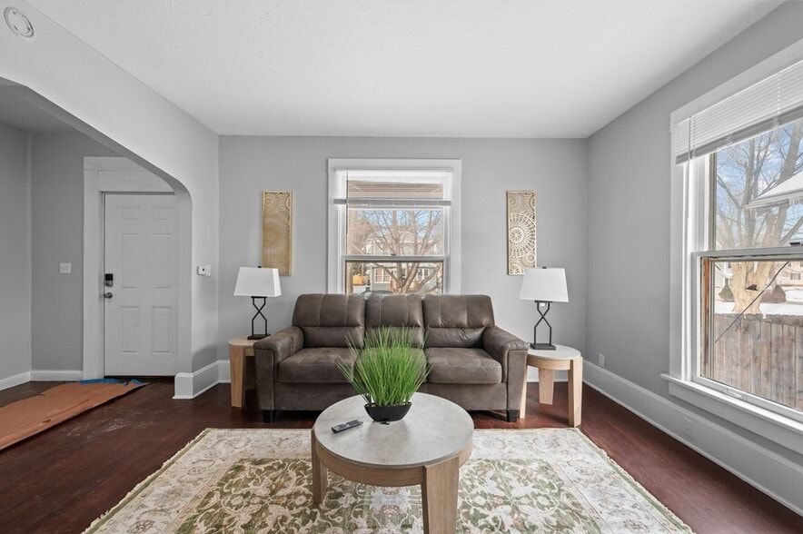 More Photos Of 211 E Dover Ct, Davenport Apartments For Sale