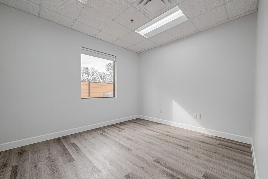 More Photos Of 18707 Mueschke Rd, Cypress Office For Sale
