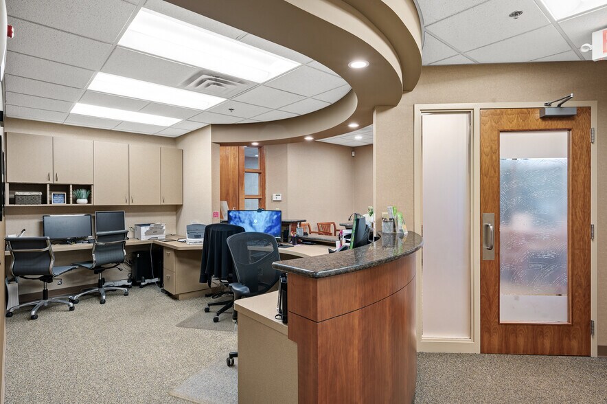 More Photos Of 13875 Hwy 13 Frontage Rd S, Savage Office For Lease